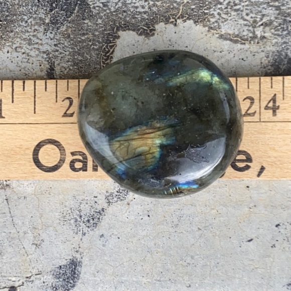 Labradorite palm stone. Lots of color! - Picture 3 of 8